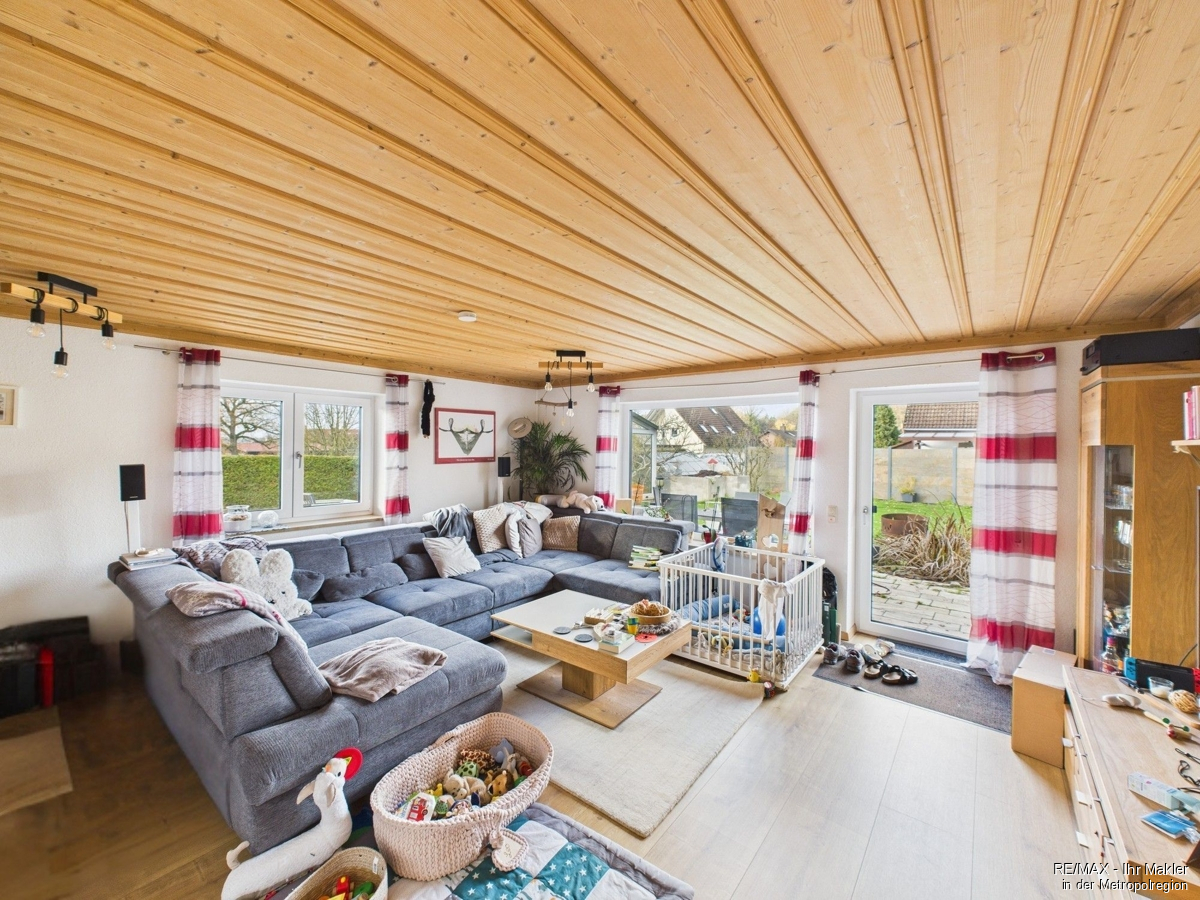 Modern wohnen und dank vermieteter Oberwohnung die Finanzierung spürbar senken