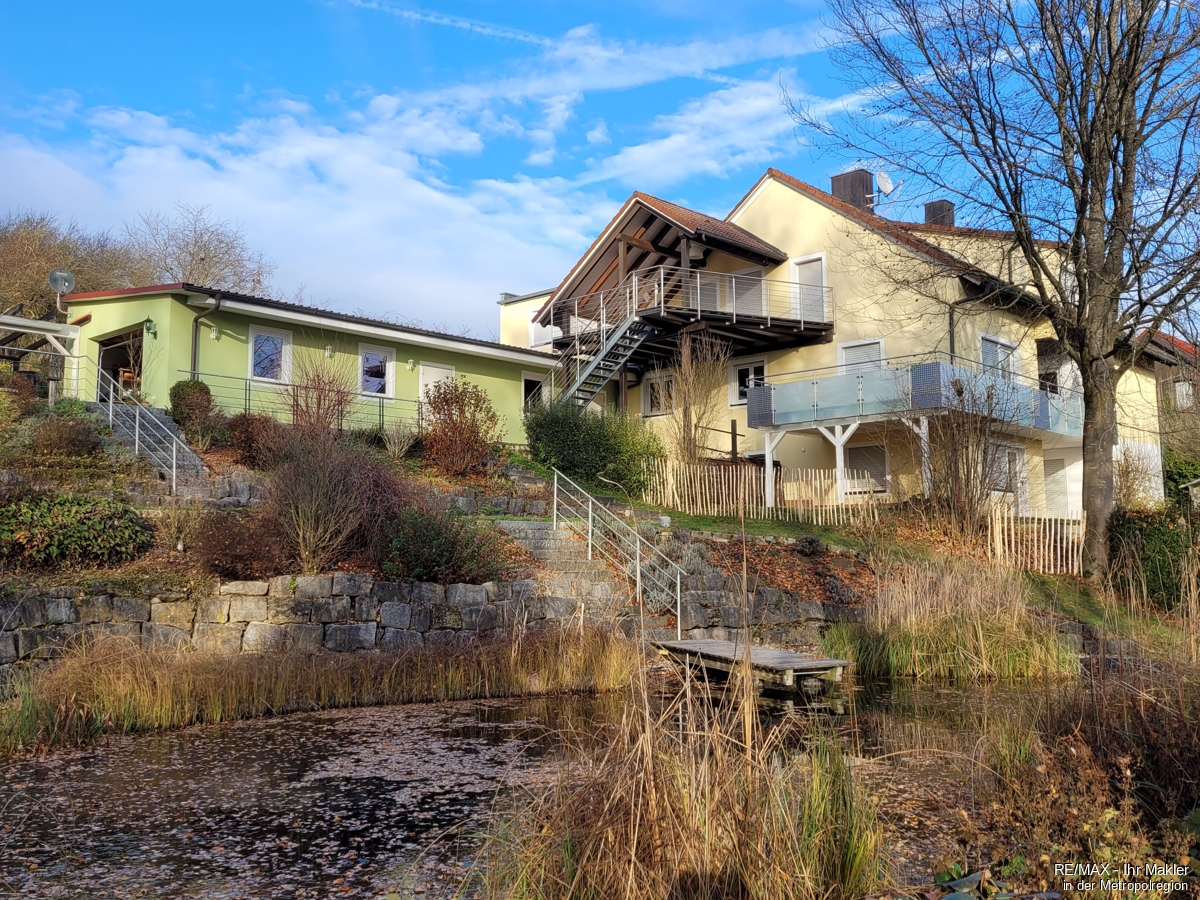 Ihr privates Naturrefugium! Zweifamilienhaus mit Naturschwimmteich und einzigartigem Grundstück