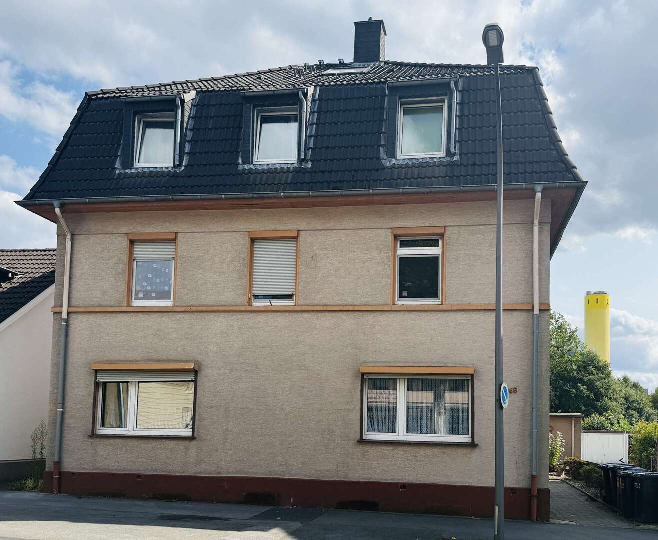 Mehrfamilienhaus mit drei leerstehenden Wohnungen in Bochum Hiltrop