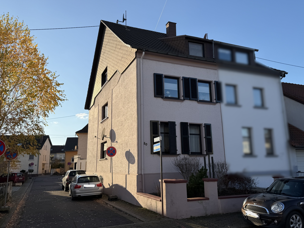 Dillingen Diefflen: Gepflegtes Zweifamilienhaus mit 150 m², Heizung 1,5 Jahre alt, ohne Garten !!