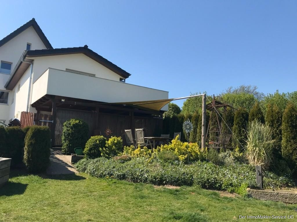 Modernes Mehrgenerationenhaus in Hille – 3 Wohneinheiten, Balkon & großer Garten