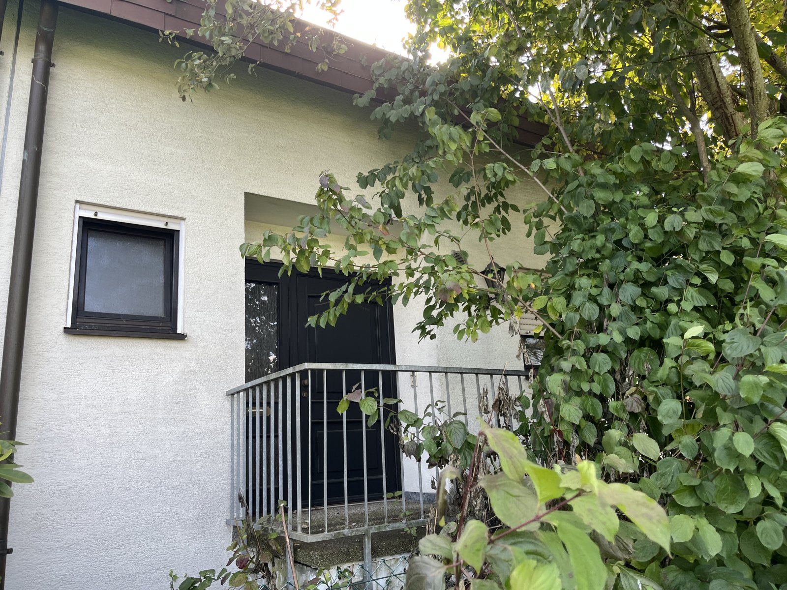 Sifi-Hinterweil: Solide Doppelhaushälfte in ruhiger, sonniger Lage