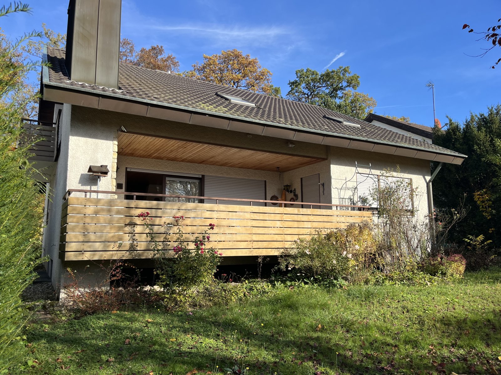 Sifi: Großzügiges 1-2 Familienhaus am Waldrand