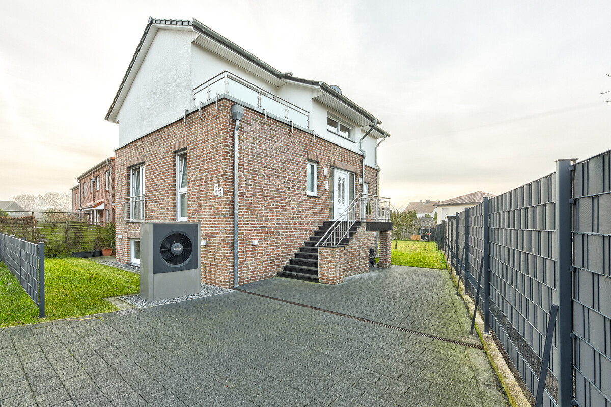 Moderne Stadtvilla bei Hannover – drei Vollgeschosse mit sieben Zimmern, ideal für die Großfamilie