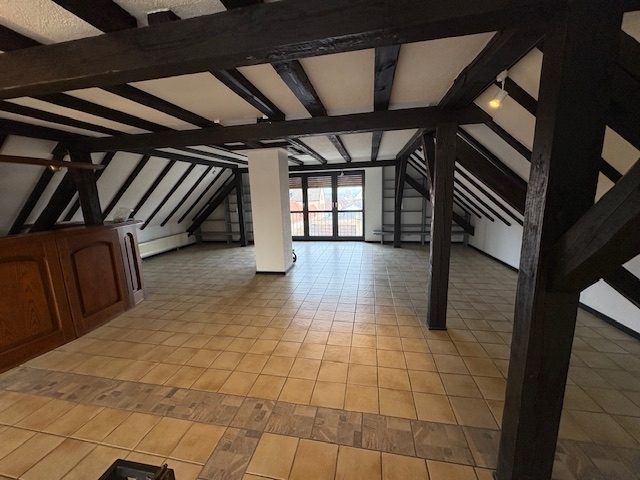 Renoviertes, lichtdurchflutetes Haus über mehrere Etagen mit viel Potenzial