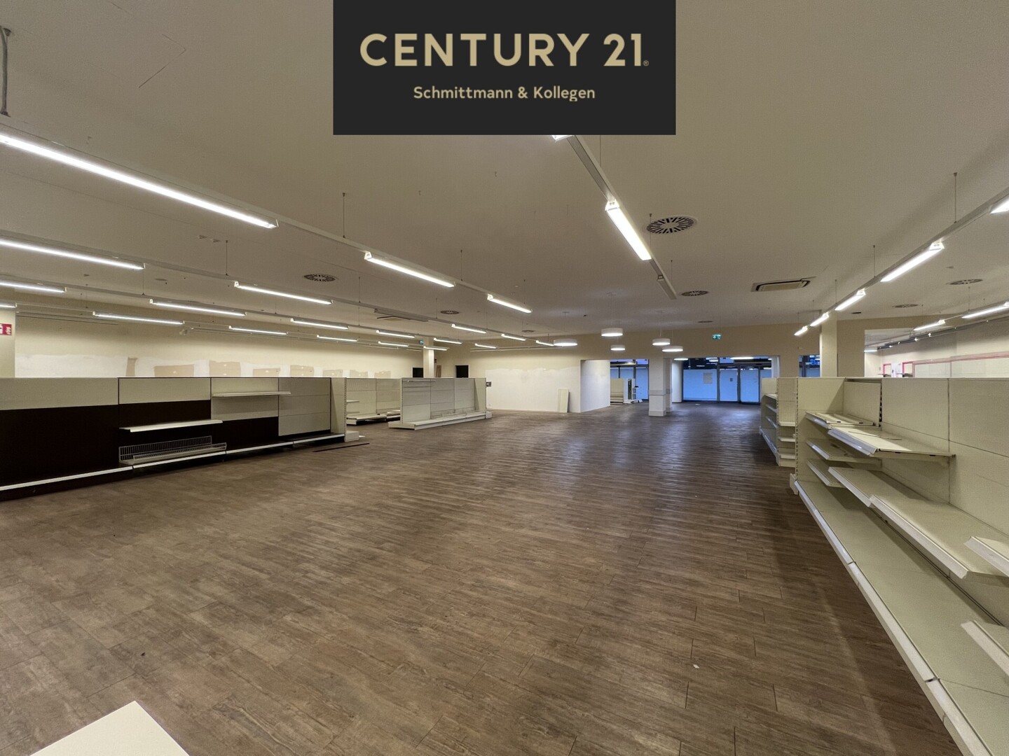 Große Ladenfläche mit Klimaanlage, Aufzug und Parkplätzen – Hagen Innenstadt