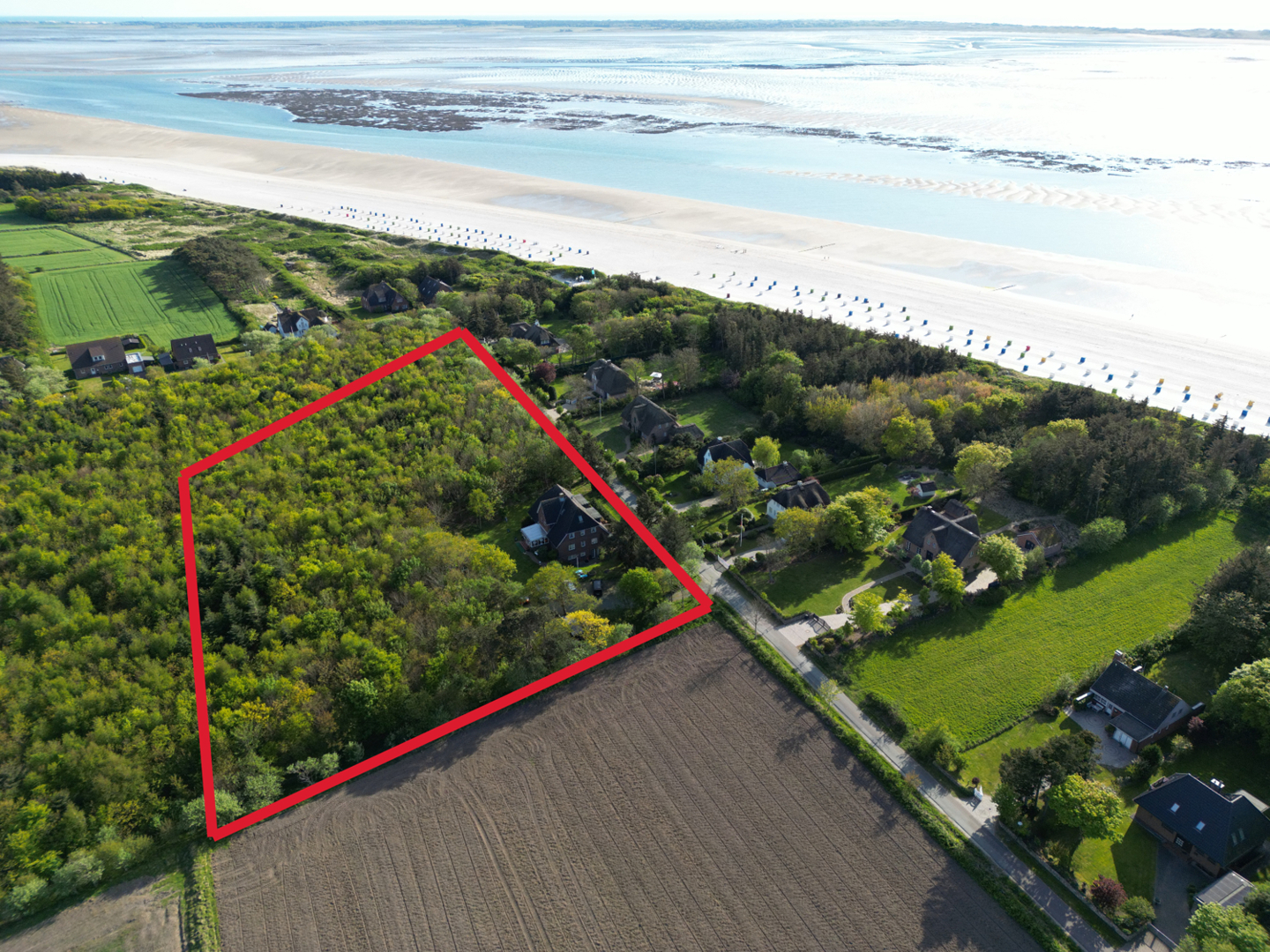 Föhr-Utersum: Ferienhaus mit 6 genehmigten Einheiten auf 9.640 m² Grundstück – jetzt 1.550.000 €