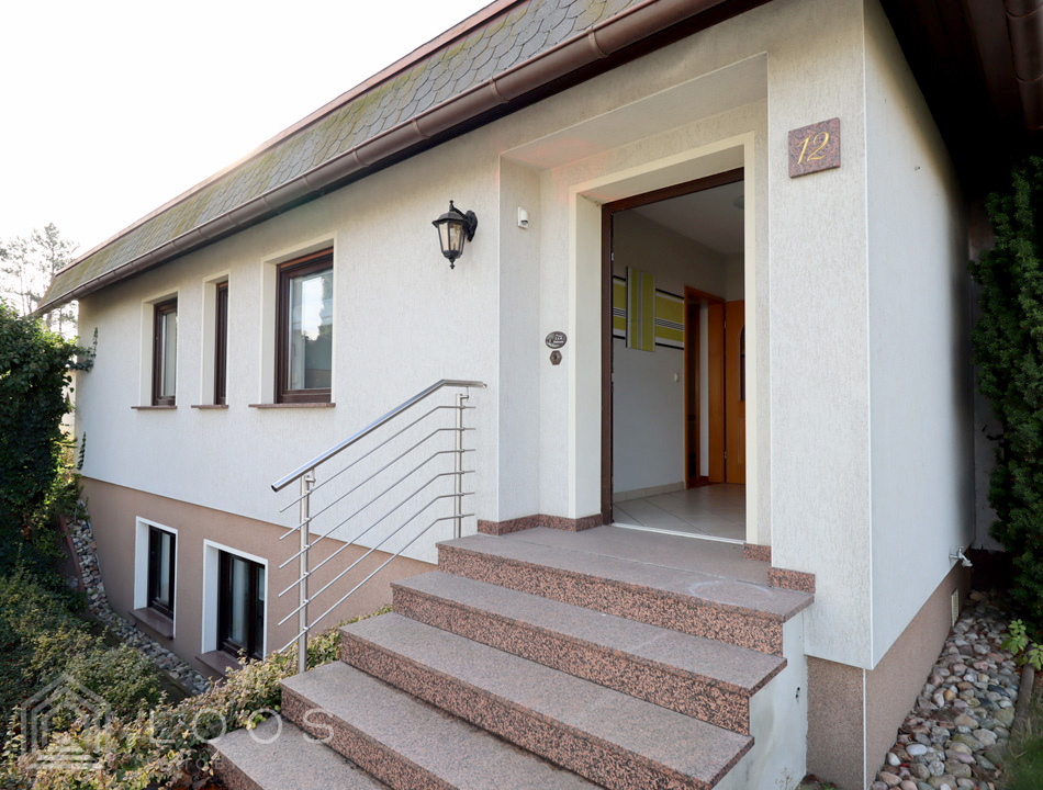 Top-Gelegenheit - modernes Zweifamilienhaus - real geteilt