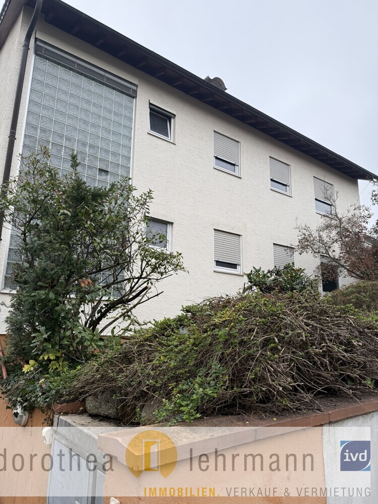 Raum für Ideen und Wertsteigerung: Zweifamilienhaus zur Sanierung in guter Ober-Ingelheimer Lage