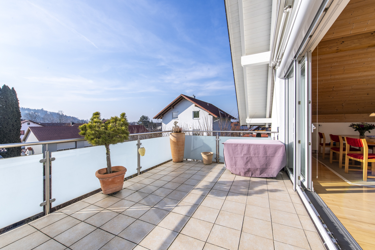 Anwesen mit 2 Einheiten auf ca. 472 m²  Wohnnutzfläche in Flughafennähe, auch teilgewerblich nutzbar