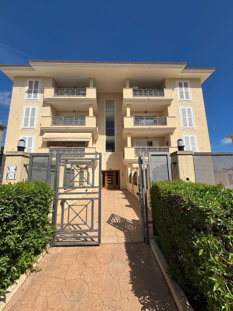 Sa Coma: Stilvolle, modern möblierte Wohnung mit Balkon und Aufzug. Obj. 9195