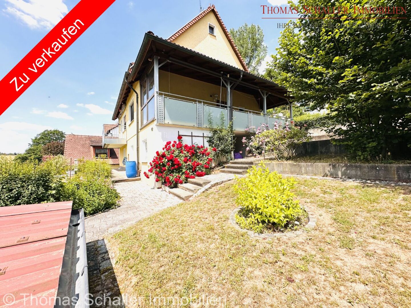 Wohnen mit Weitblick: Gepflegtes Einfamilienhaus mit PV-Anlage und großem Grundstück