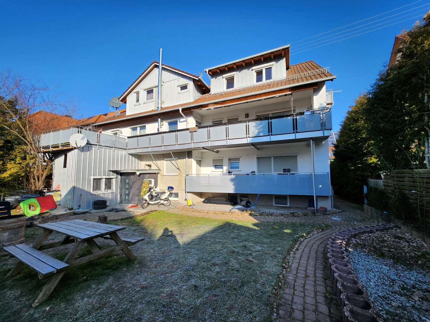 Mehrfamilienhaus mit Entwicklungspotenzial – solide Kapitalanlage