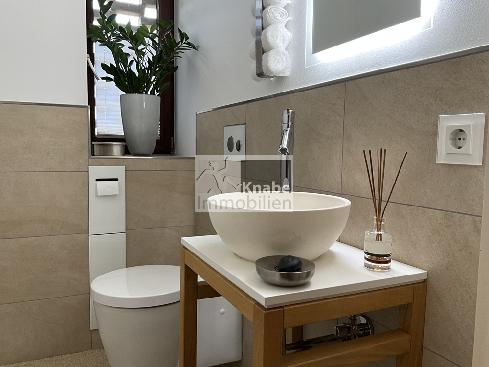 Stilvoll modernisiert in top Lage mit wunderschönem Garten!