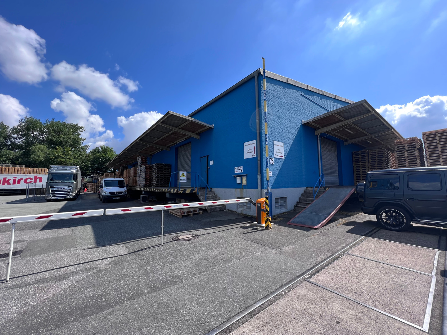 Billbrook! Beheizbare Lagerhalle ca.600m² im Untergeschoss mit 2 Rolltoren, 2 Laderampen