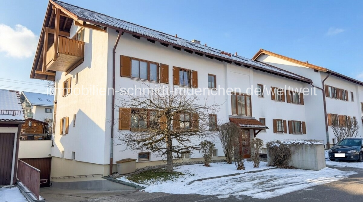 Holzkirchen, 3 Zimmer mit Balkon
TG und Außenstellplatz