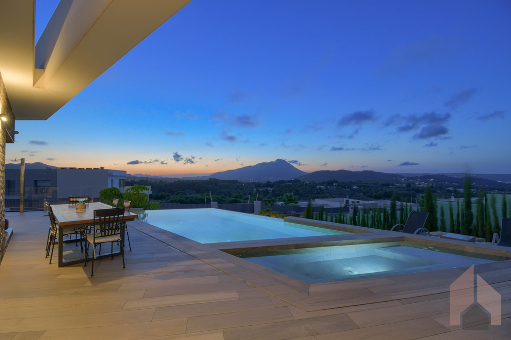 Moderne Neubauvilla aus 2020 mit Meerblick - komplett eingerichtet