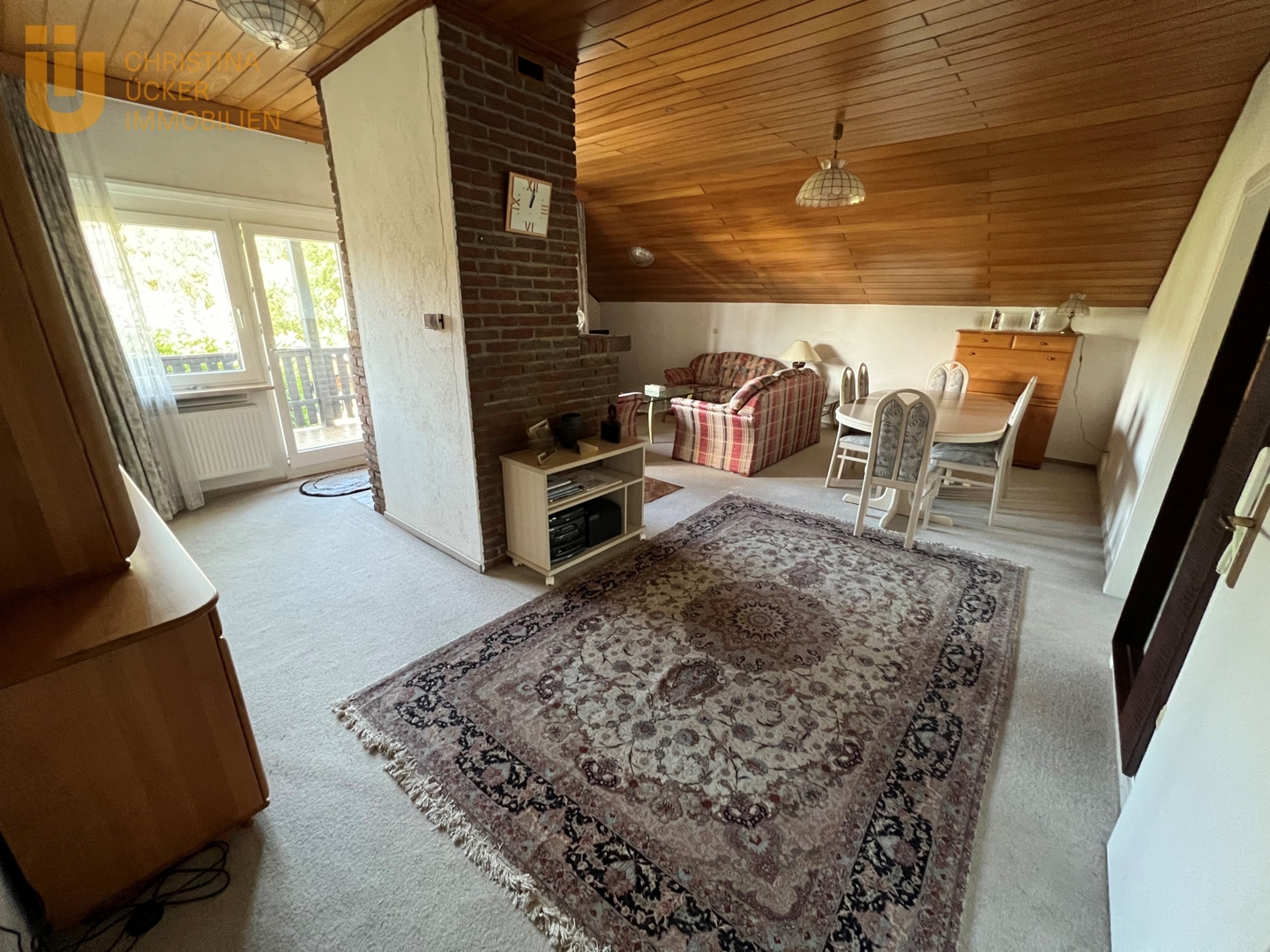 Beliebte Wohngegend - 3 Zimmerwohnung -   Dreifamilienhaus mit Gartenanteil in einer Sackgasse