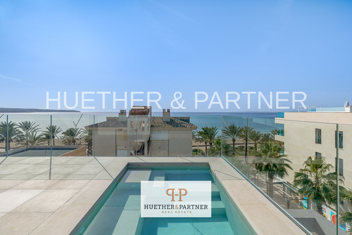 Exklusives Neubau-Penthouse in erster Strandlage mit privatem Dachterrassenpool