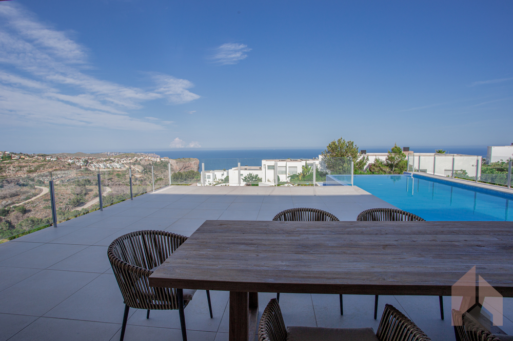 Moderne Villa mit atemberaubendem Meerblick