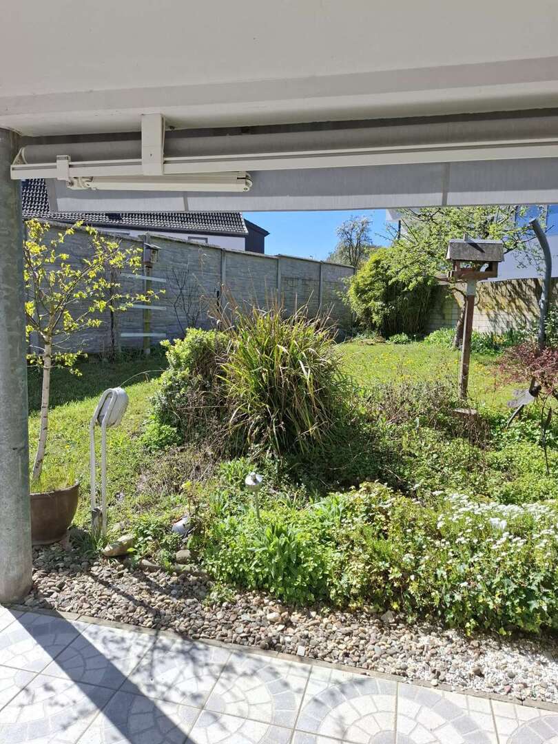 Das Frühjahr kann kommen - Gartenwohnung - 3 Zimmer mit Terrasse, Garten, Stellplätzen - Bezugsfrei!