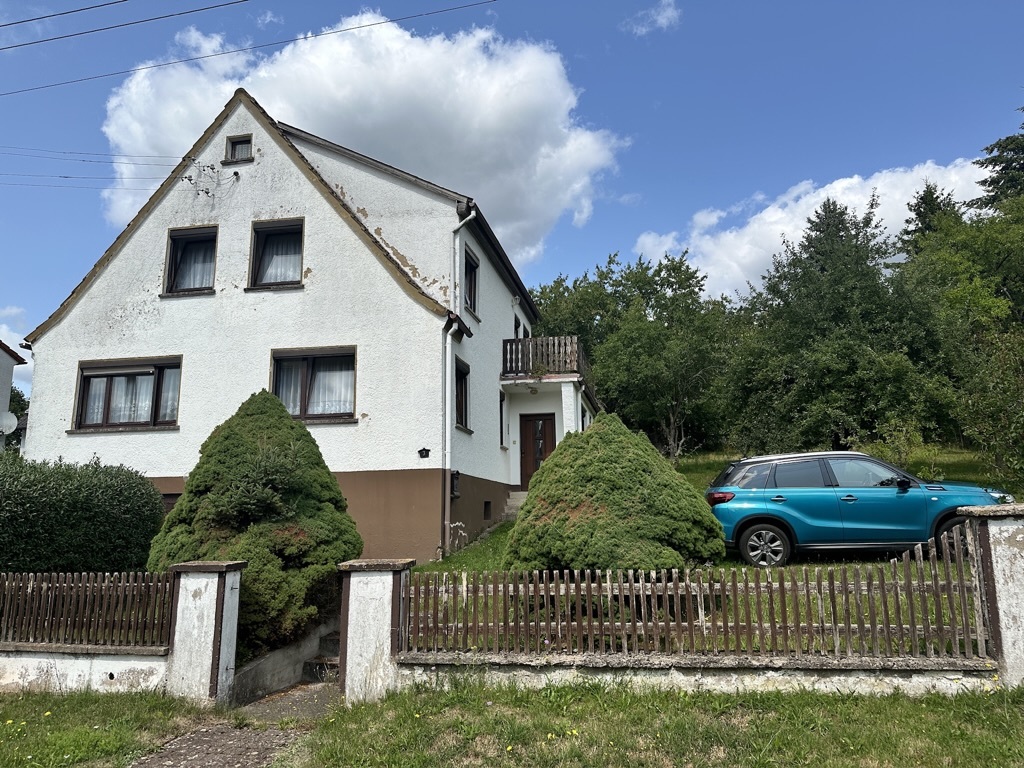 Immobilie in Rosa Landkreis Schmalkalden - Meiningen - Ein Haus, viele Möglichkeiten - Wohnen, Werkeln, Tierhaltung möglich ! Landleben mit Freiraum in Rosa !