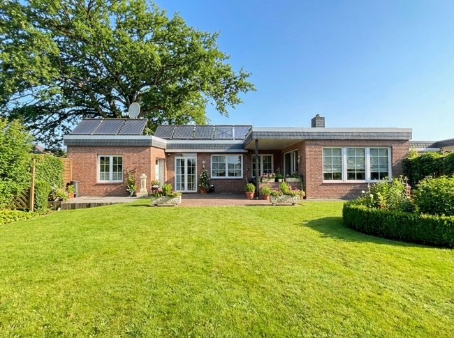 Kernsanierter Smart-Home-Bungalow mit PV-Anlage & Garage in ruhiger Lage – provisionsfrei