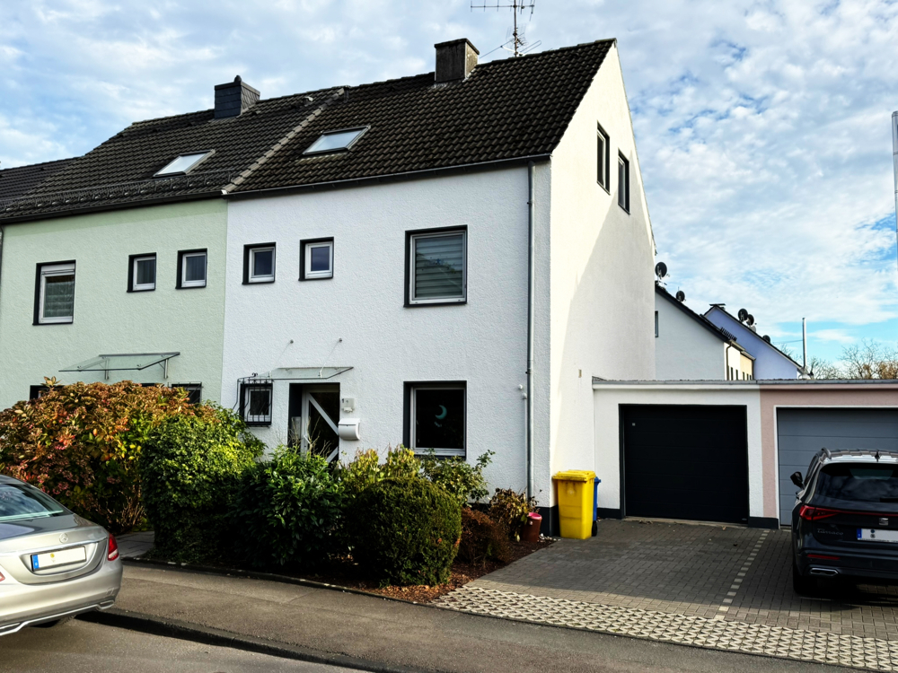 PROVISIONSFREI:
DOPPELHAUSHÄLFTE mit EINLIEGERBEREICH und GARTEN 
in SOLINGEN HÖHSCHEID