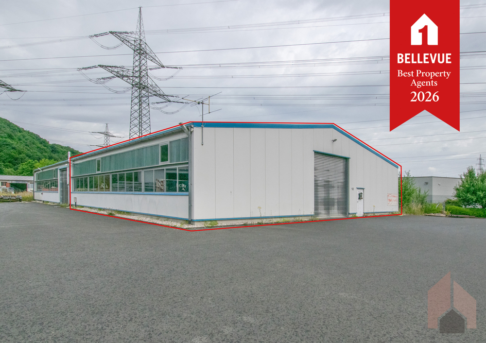 Gewerbehalle: Lagerfläche plus Büro- und Sanitärcontainer