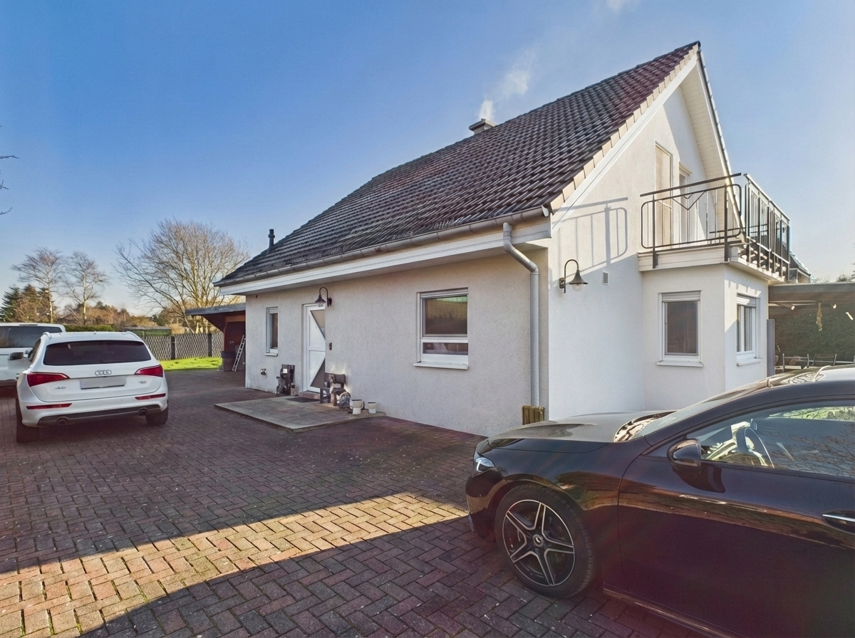 Gehobenes Einfamilienhaus mit 1.510 qm Grundstück in ruhiger Wohnlage/ Bj.2009 EG saniert 2023 neuwertig/360 Grad Rundgang beim Expose