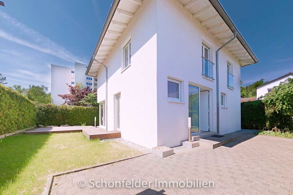 Elegante Stadtvilla mit offenem hellen Grundrisskonzept