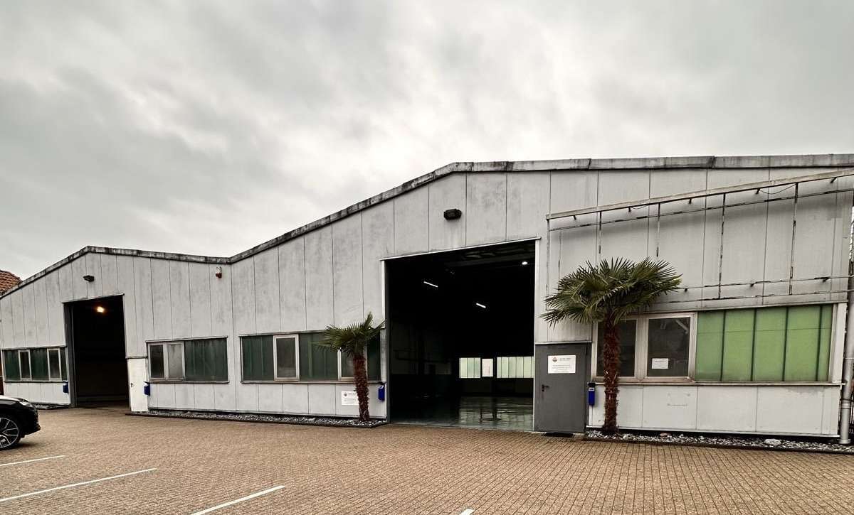 2 Gewerbehallen und ein 2-Familienhaus in Dorsten