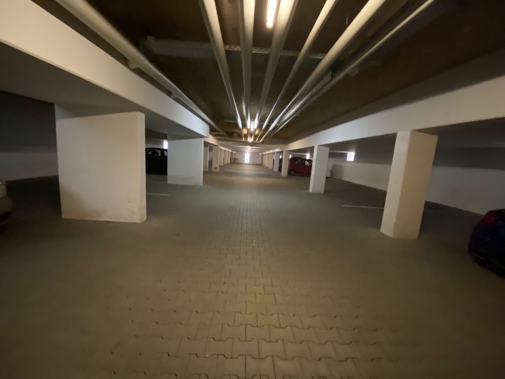 Tiefgaragenstellplatz Bestlage, Nähe Therme 1 ab sofort