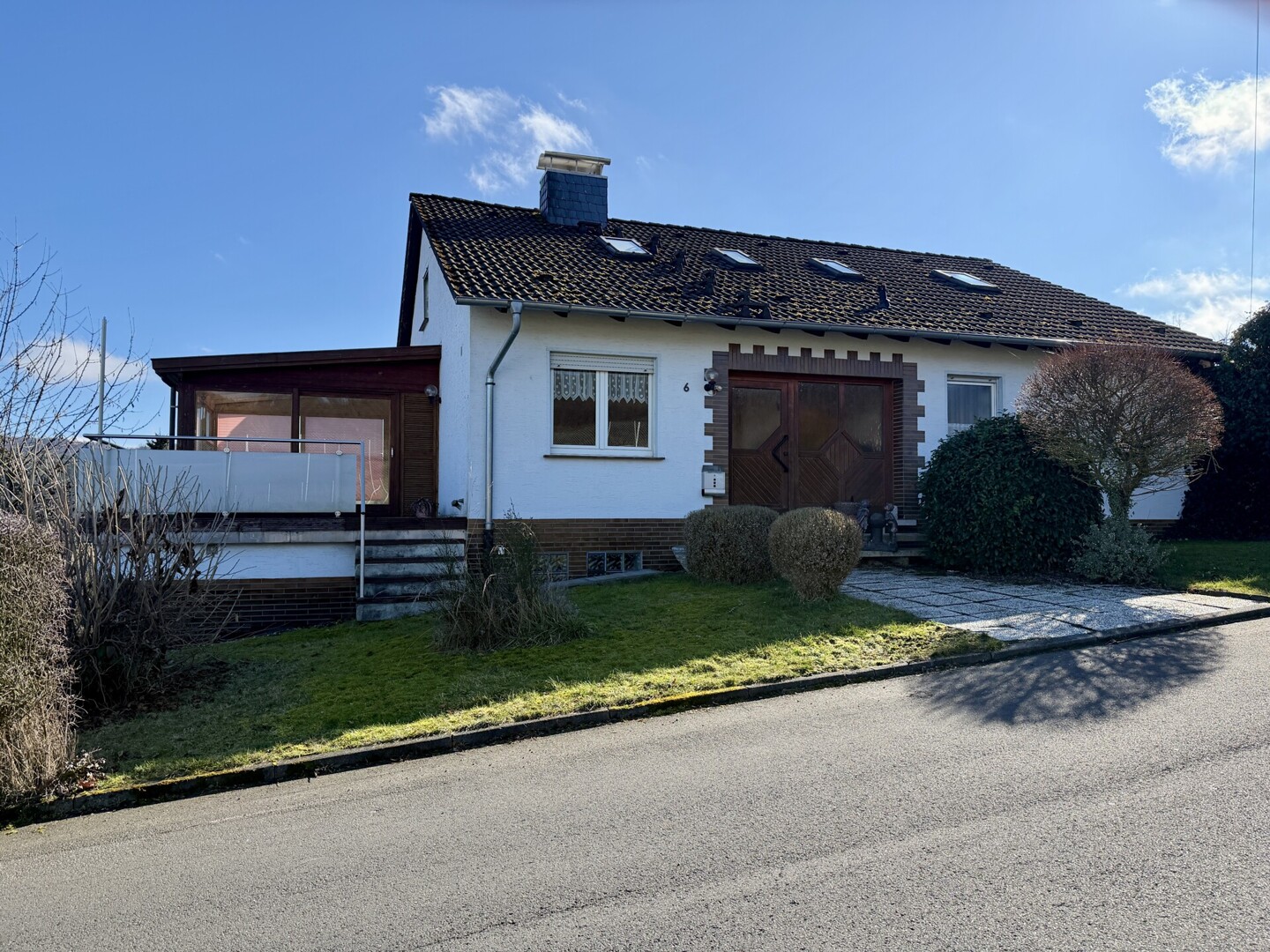 Wohnen mit Weitblick: Einfamilienhaus mit Einliegerwohnung in Knüllwald! Keine Käuferprovision!