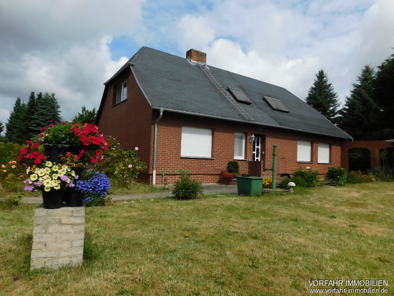 Schönes Haus mit großem Grundstück