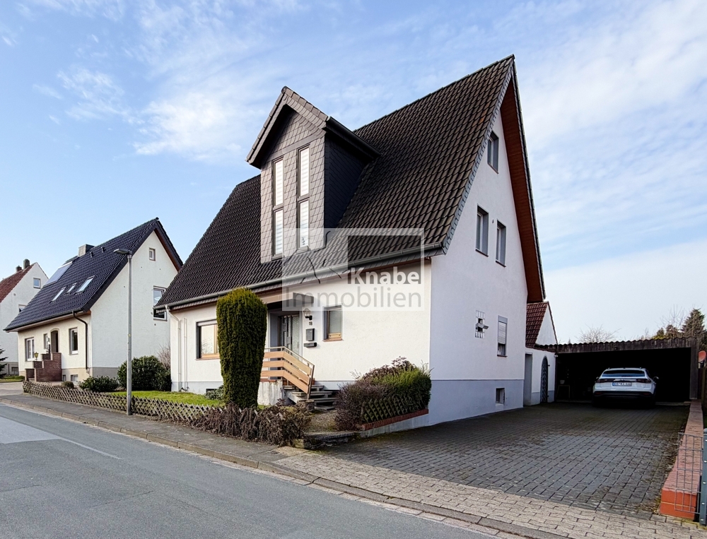 Teilmodernisiertes Zweifamilienhaus: Raum für Kinder, Eltern & Zukunft – mit Bauoption im Garten!