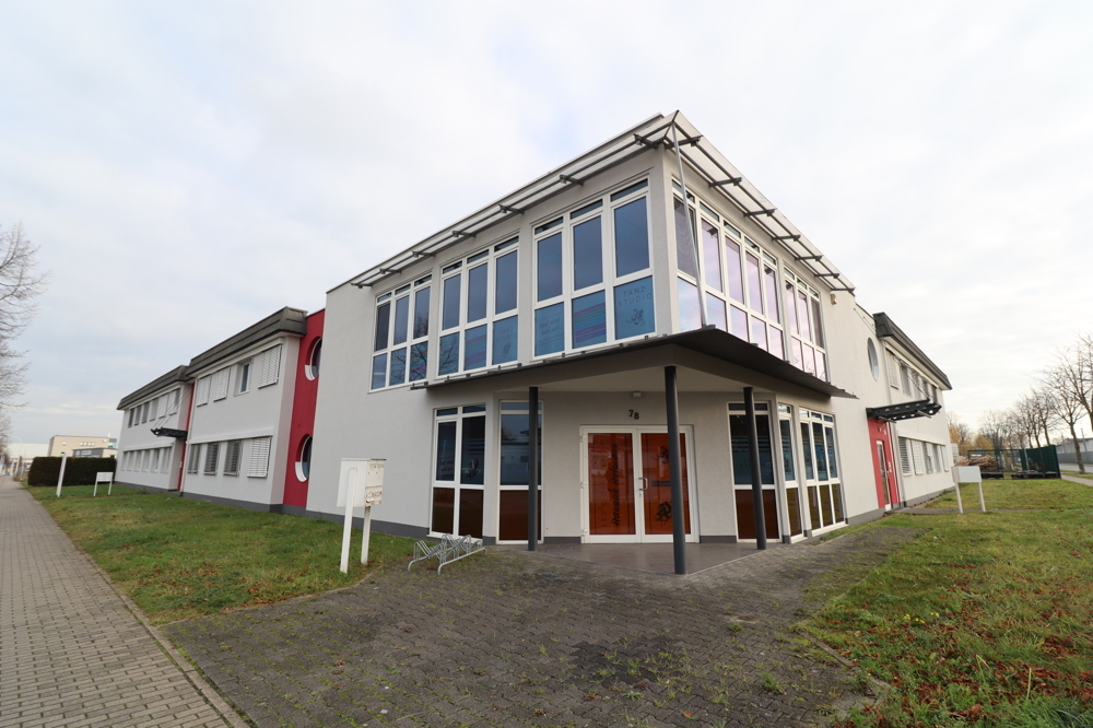 Großes und helles Eckbüro zu vermieten!