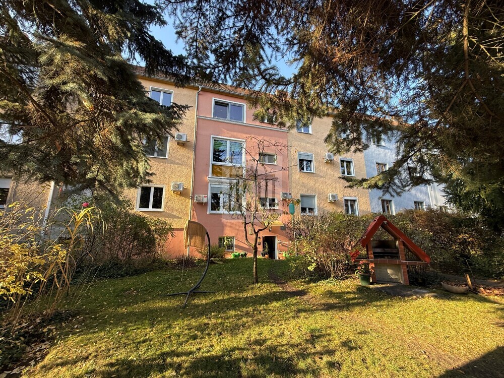 Schäfersee, 2-Zimmer mit Loggia zum ruhigen Hof, Altbau, saniert, Einbauküche, gute Lage