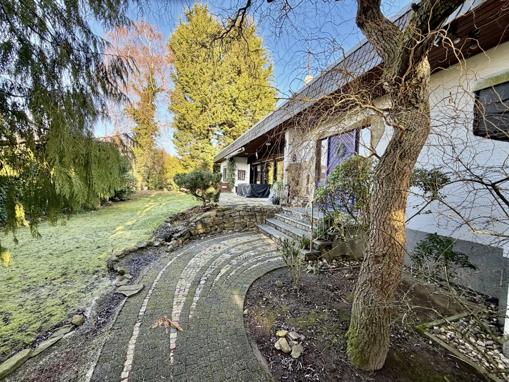 Bungalow mit Einliegerwohnung in ruhiger Lage und doch zentral