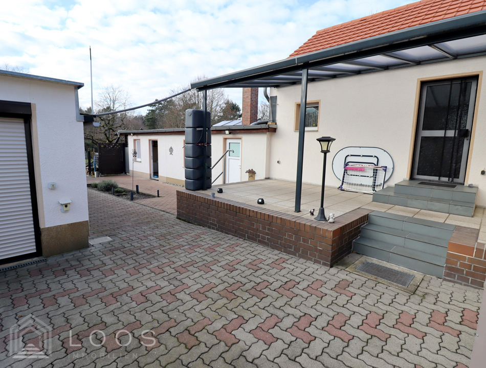 Wald vor der Tür: Sanierte DHH mit Garten, Terrasse & Nebengebäude