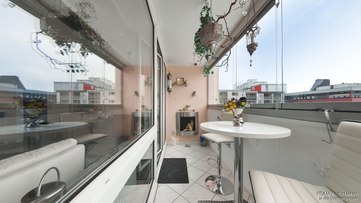 Südbalkon zum Relaxen und sehr schöne Raumaufteilung zum Einziehen