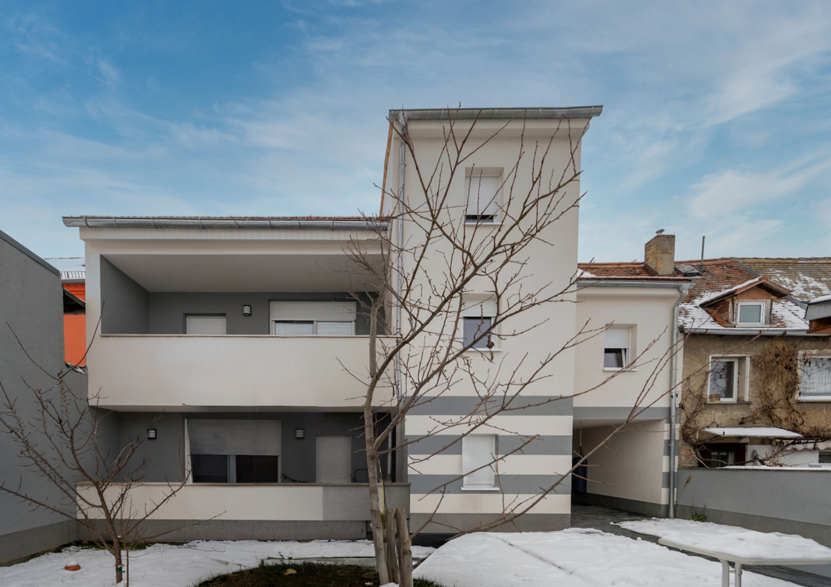 Neuwertiges Wohnhaus mit Einliegerwohnung – flexibel für Familie, Arbeiten oder Vermietung !