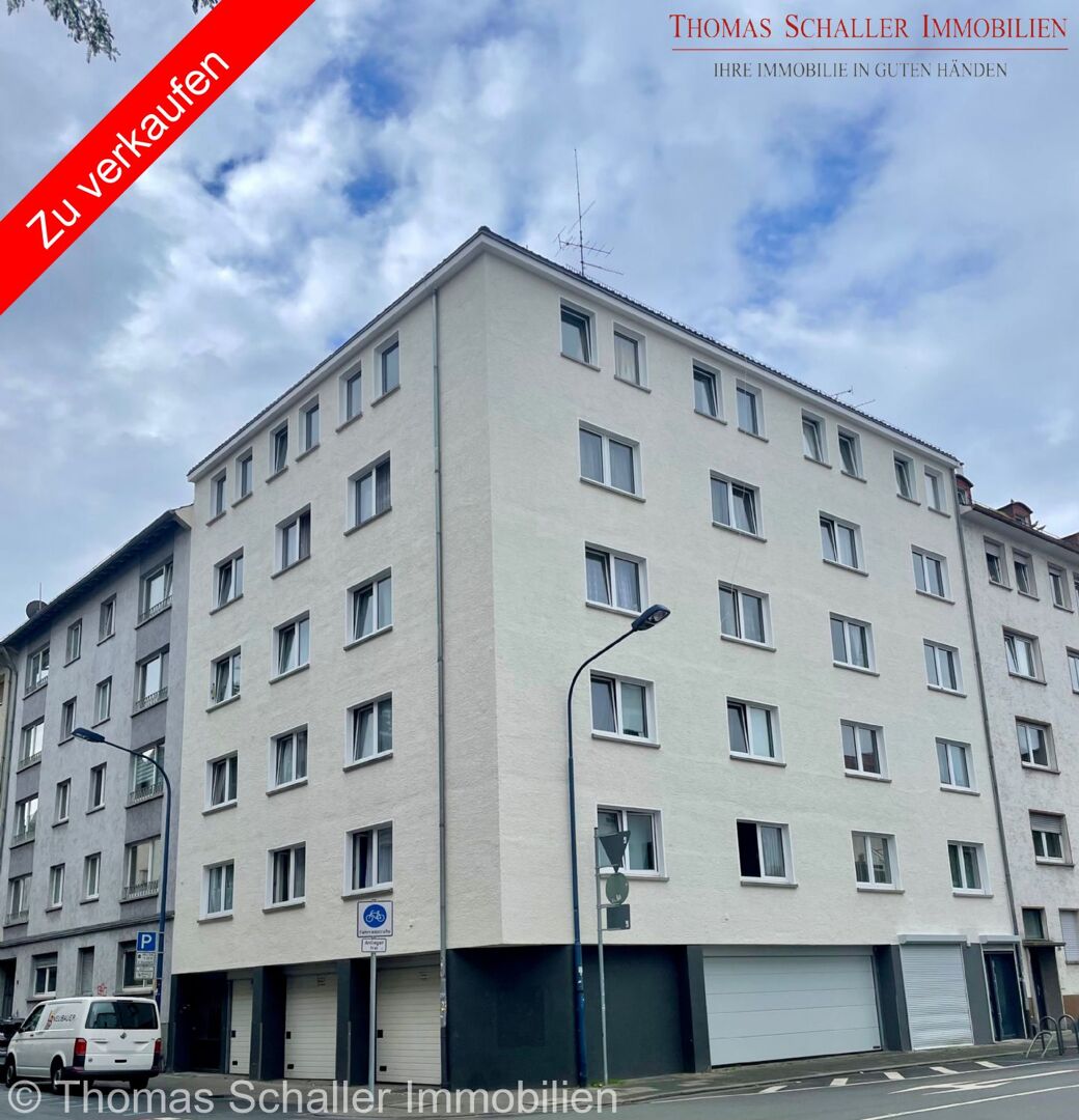 Gepflegtes Mehrfamilienhaus mit 15 Wohneinheiten, Gewerbeeinheit und Garagen in Top-Wohnlage