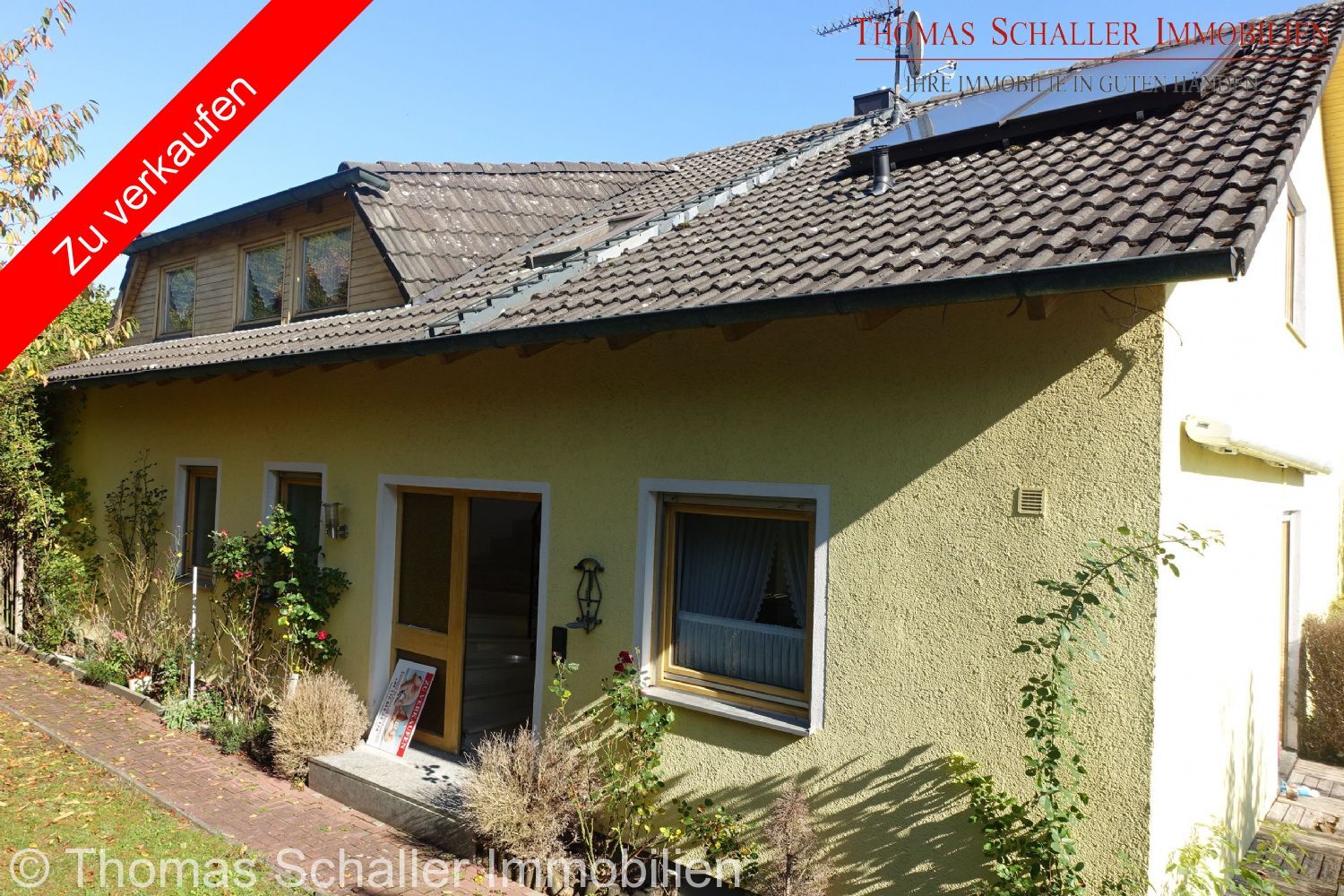 Ein-/ Zweifamilienhaus in Hanglage mit Garage, Terrasse, Balkon, Loggia, EBK in Velburg bei Neumarkt