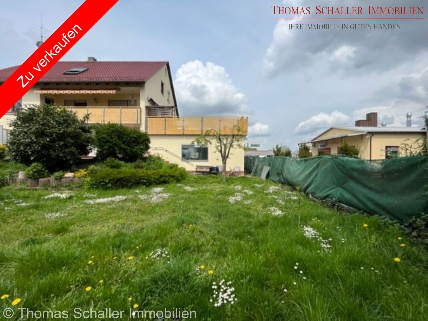 Mehrfamilienhaus mit Gewerbeeinheiten (2 Industriehallen mit Büroräumen)