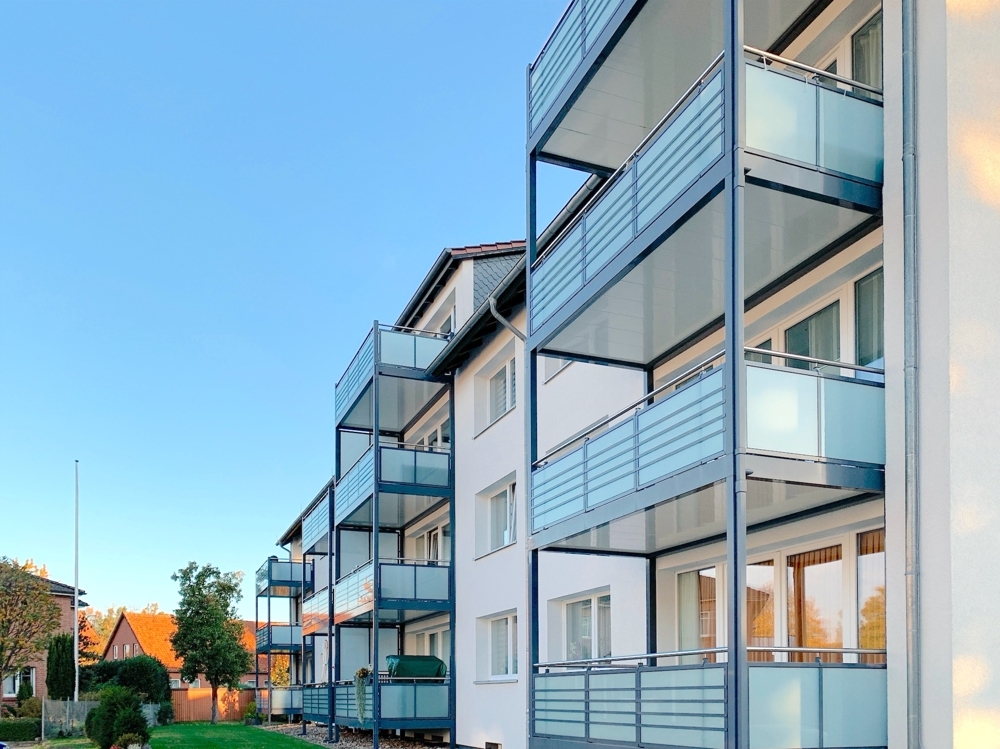 Zur Miete: Moderne 3-Zimmer-Wohnung mit großem Balkon in zentraler Lage von Mellendorf