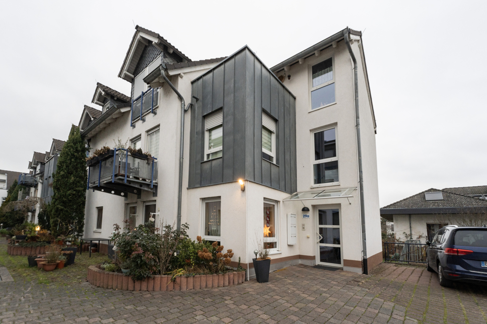 Vermietete 2 - Zimmer – Dachgeschosswohnung mit Balkon