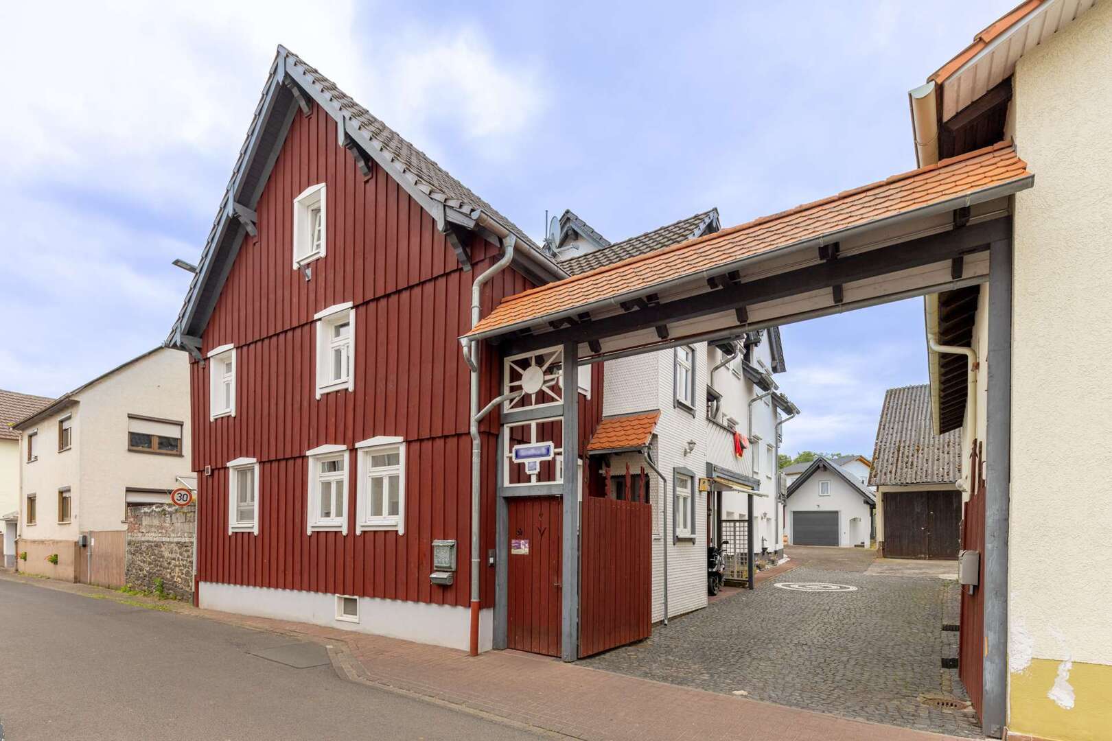 Großzügiges Familienparadies mit Garten