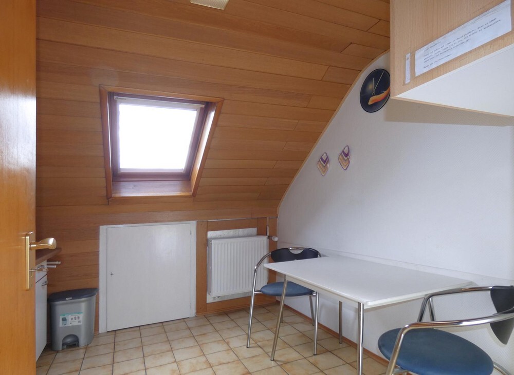 Einziehen & wohlfühlen – komplett möblierte Wohnung mit großer Dachterrasse und schönem Ausblick!