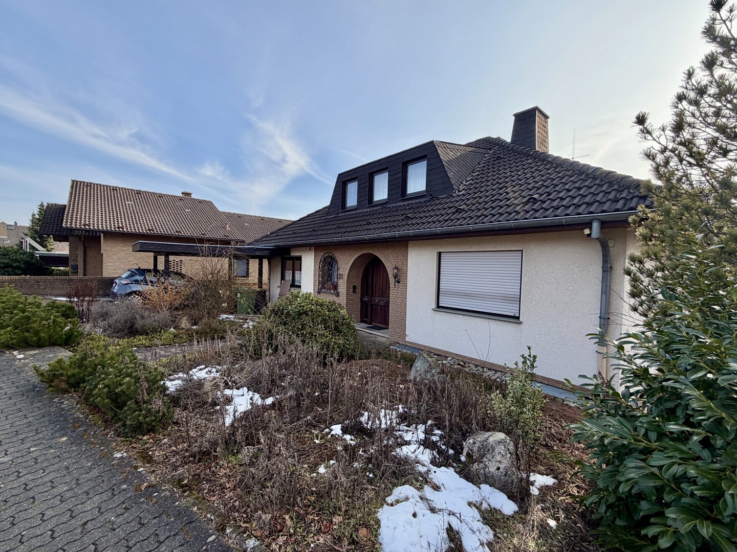 Stilvoll wohnen mit Aussicht: Einfamilienhaus mit Einliegerwohnung in Elgershausen!